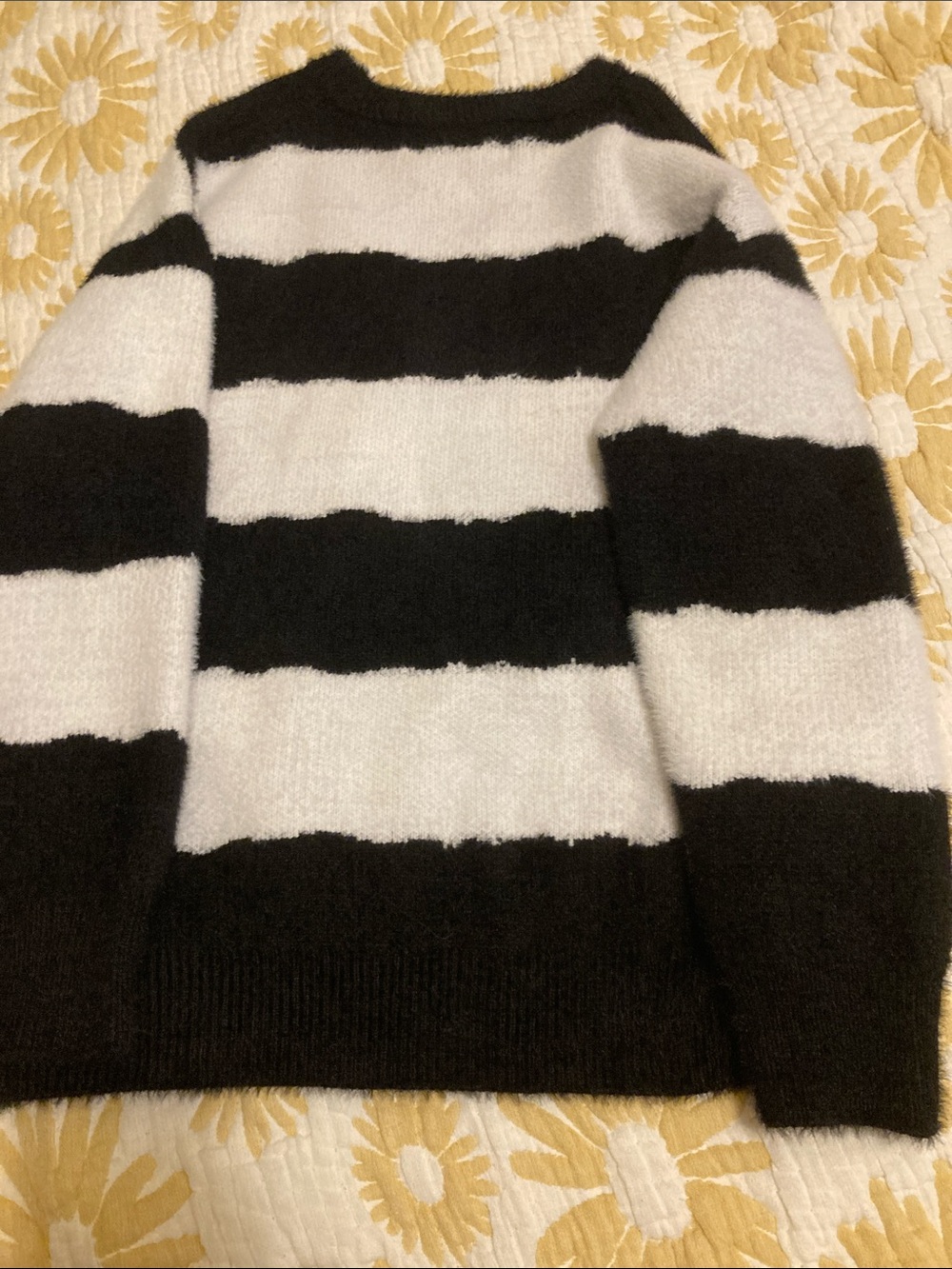 Fellvishk Black and White Striped Crewneck Sweater